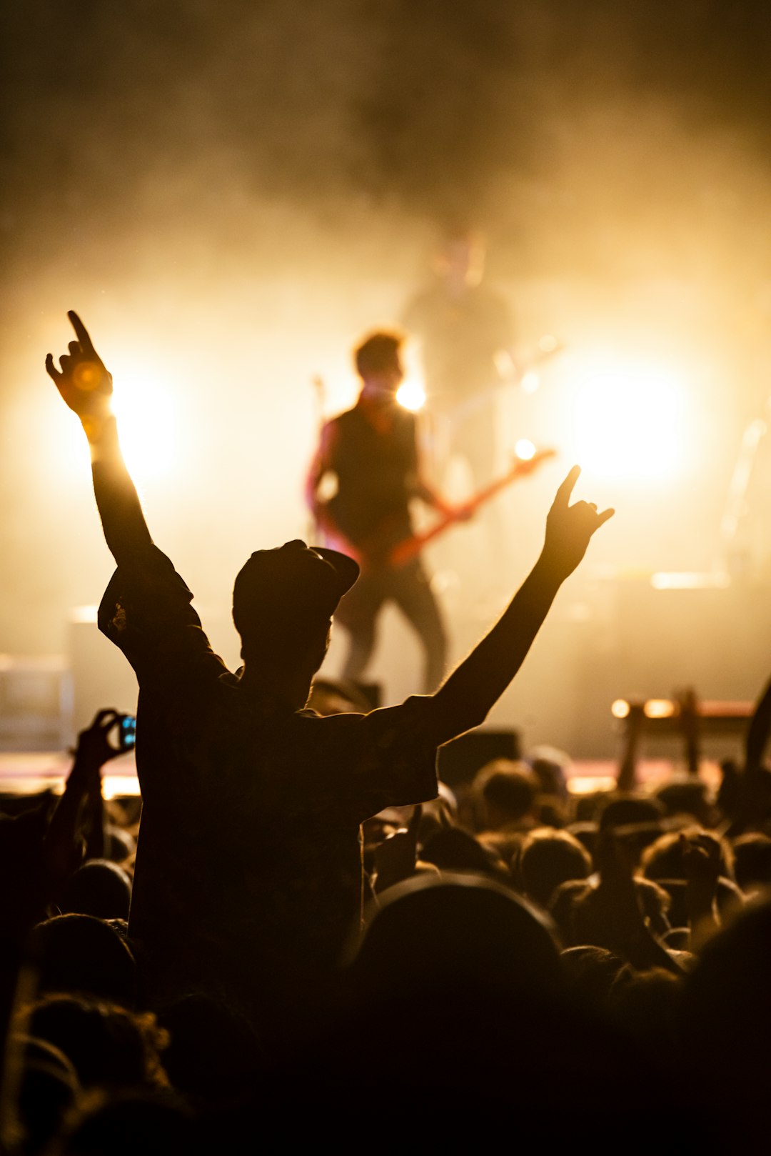 Illustrative small live music venue for Sudden Lights review